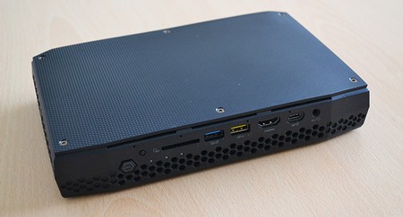 Intel NUC8i7HVK Hades Canyon NUC