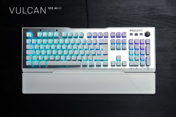 Roccat Vulcan 121 AIMO und Roccat Vulcan 122 AIMO