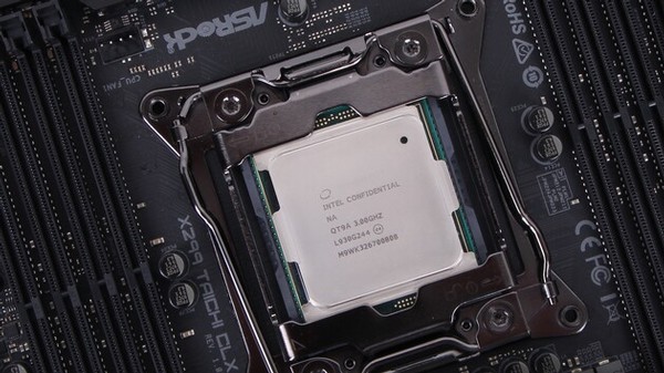 Intel Core i9-10980XE CPU