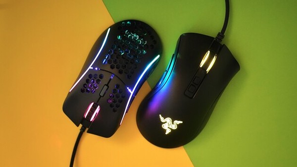 Glorious Model D und Razer DeathAdder V2