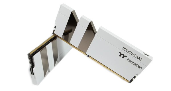 Thermaltake Toughram White 16GB DDR4-4000 Memory