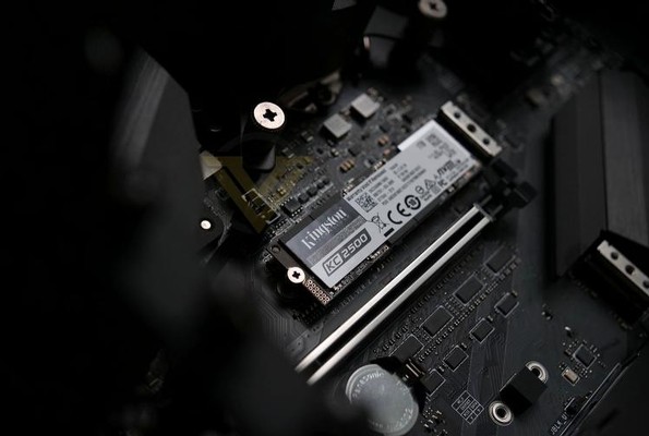 Kingston KC2500 NVMe PCIe SSD