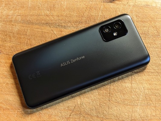 Asus Zenfone 8