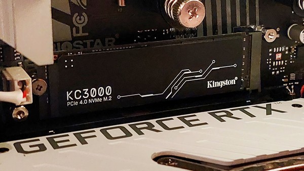 Kingston KC3000 2TB NVMe M2 PCIe 40 SSD