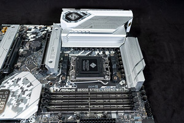 ASRock B650E Steel Legend WiFi