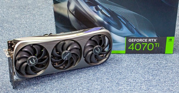 Zotac RTX 4070 Ti AMP Extreme Airo