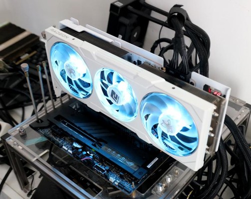 PowerColor Radeon RX 7900 XTX Hellhound Spectral White