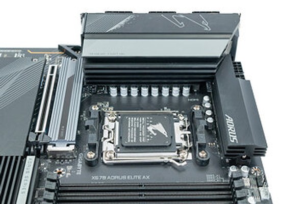 Gigabyte X670 AORUS Elite AX Motherboard