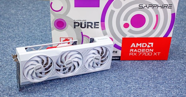 Sapphire Radeon RX 7700 XT Pure