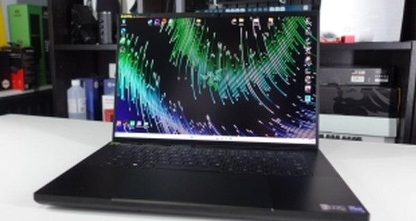 Razer Blade 16 Intel Core i9-13950HX Laptop