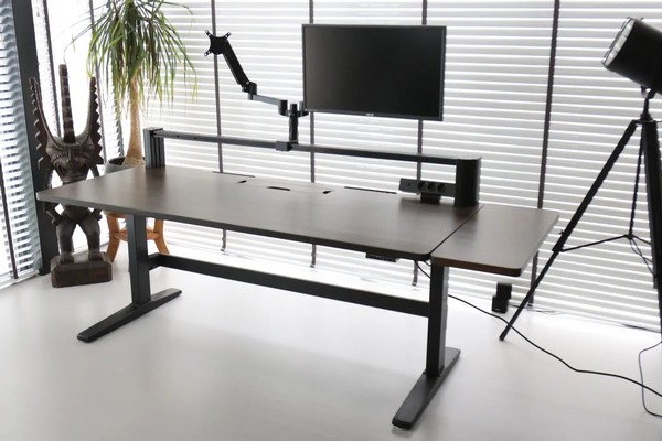 Corsair Platform 6 Sit-Stand Desk