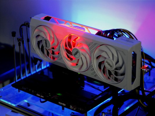 Sapphire Pure Radeon RX 7700 XT 12GB Gaming OC