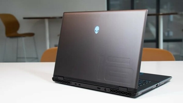 Alienware m16 R2 Gaming Laptop