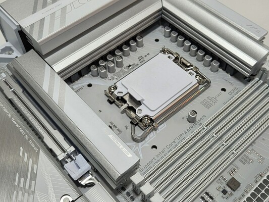 Gigabyte B860 Aorus Elite WiFi7 Ice Motherboard