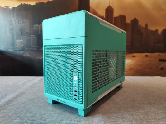 Thermaltake TR100 Mint Strawberry Chassis