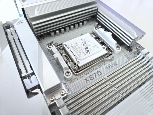 Gigabyte X870 Aorus Stealth ICE Motherboard