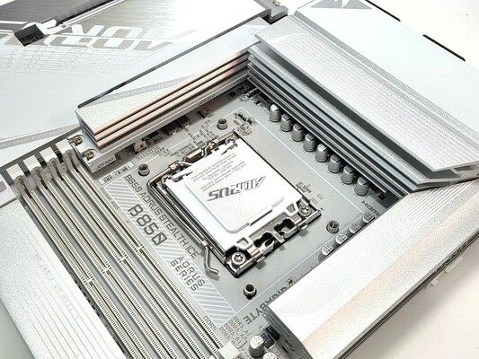 Gigabyte B850 Aorus Stealth Ice