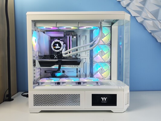 Thermaltake View 600 TG Snow