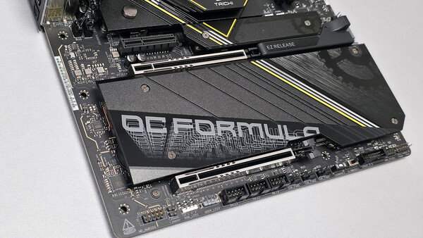 ASRock X870E Taichi OCF