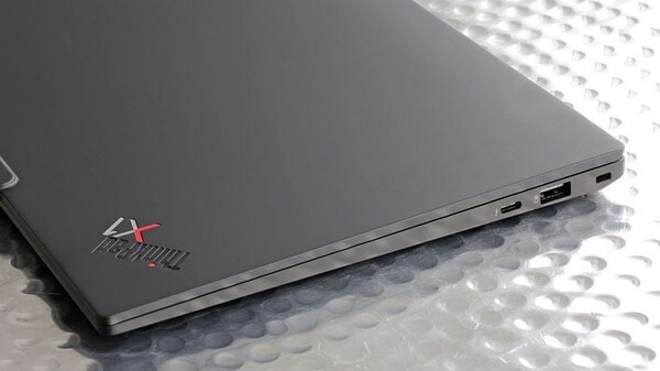 Lenovo ThinkPad X1 Carbon Gen 14 Aura