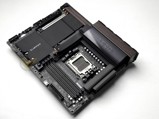 Gigabyte X870E Aero X3D Dark Wood