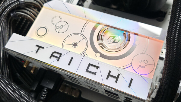 ASRock X870E Taichi White
