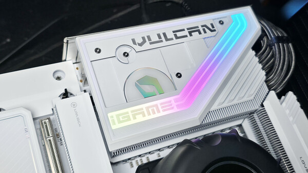 Colorful iGame X870E Vulcan V14 W OC